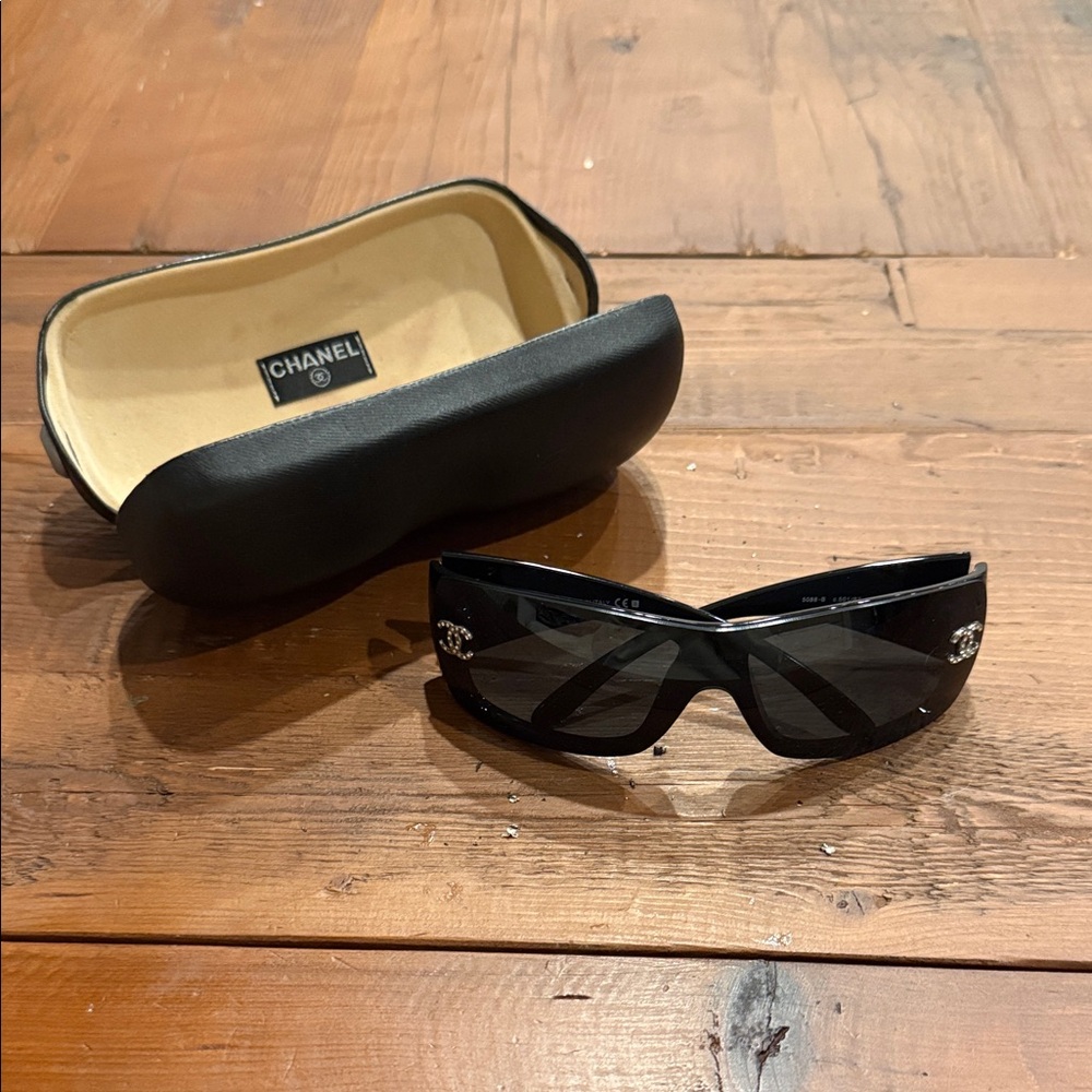 CHANEL Black Sunglasses with Logo
